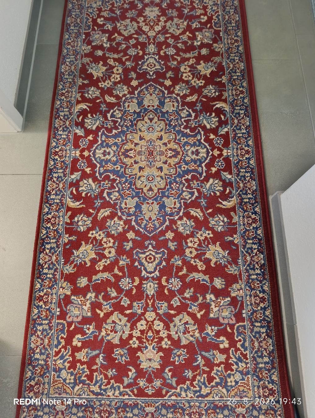 Teppiche: Runner Rug Red Blue Floral Pattern good condition – Gebraucht aus Neuhausen von pat_p9qv 1