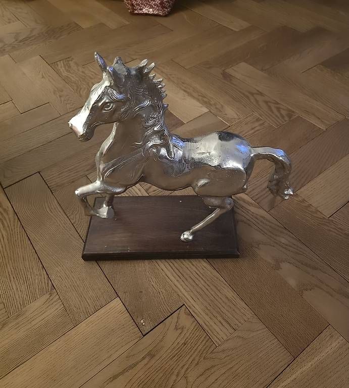 Statuette: Statue Pferd massiv – Usato da Küsnacht ZH venduto da stefan.die