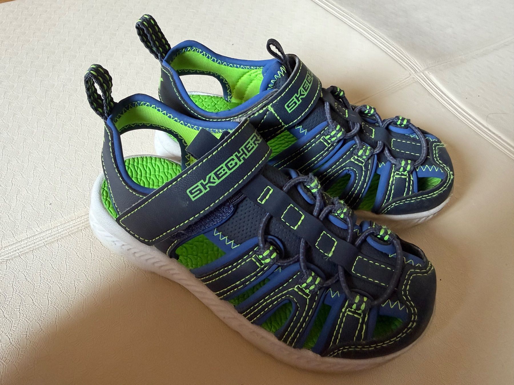 Skechers Scarpe da uomo: Skechers Sandalen Gr. 27 – Usato da Adliswil venduto da synchrot