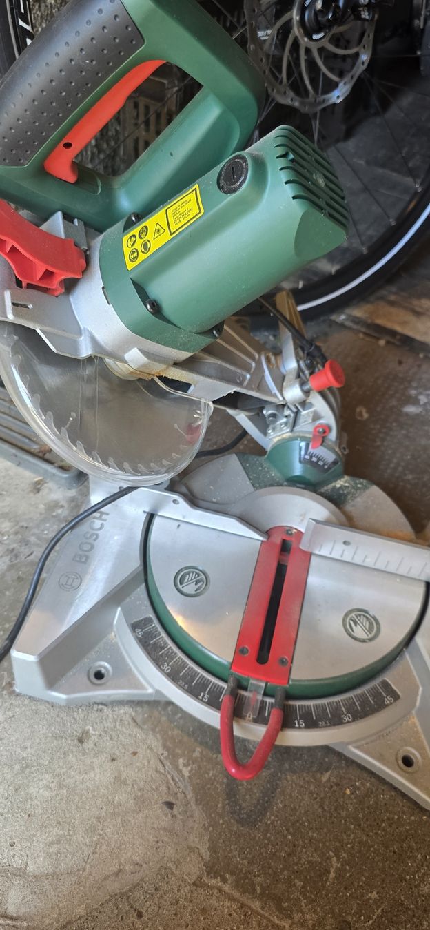 Bosch Scies: Kapp und Gehrungssäge – D'occasion à Künten par bubeli5 2