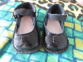 1 Paar Puppenschuhe, Leder, schwarz, Schnalle, 7.7 x 4.2 cm