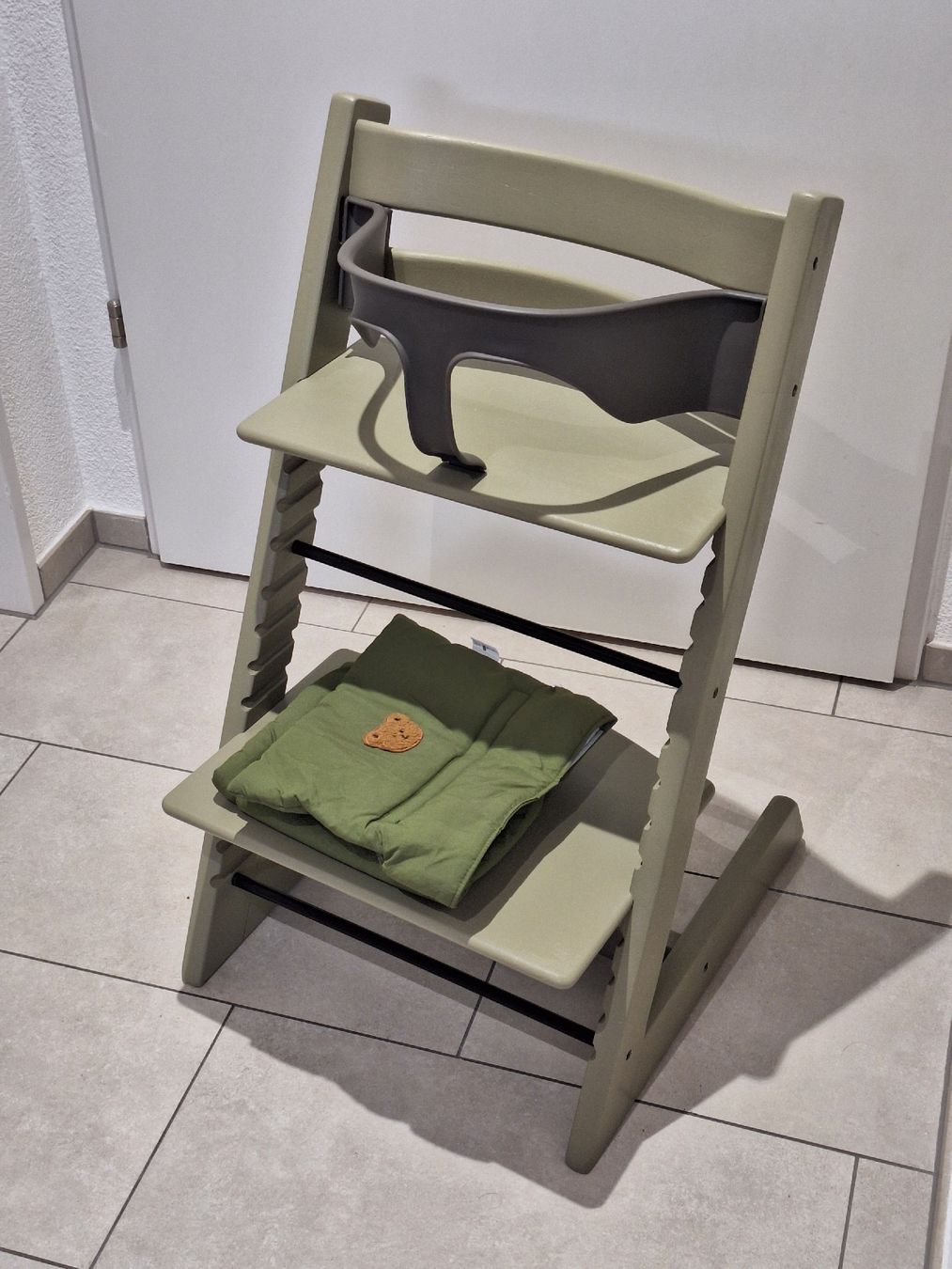 Stokke Chaises hautes: Triptrap Stokke mit Baby Set und Sitzbezug  – D'occasion à Döttingen par DuHaiduc 2