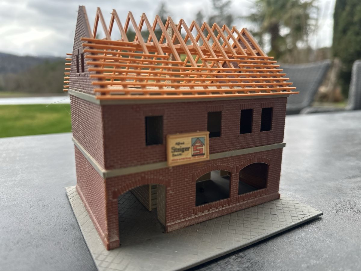 Modellini di ferrovie: Pola Haus im Rohbau – Usato da Lupsingen venduto da New-Haven