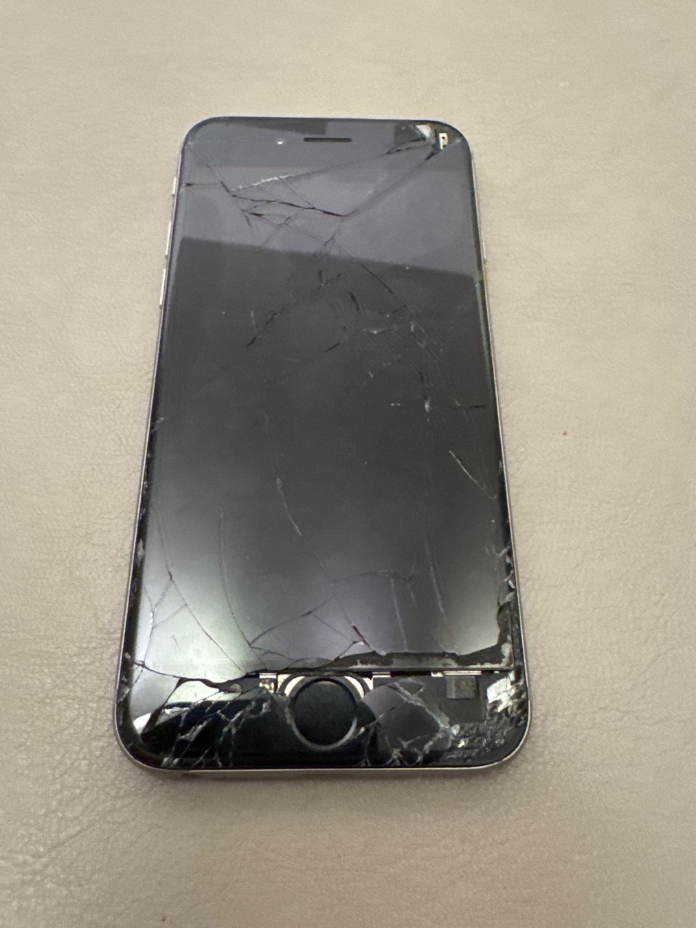 Apple Telefoni cellulari / Smartphones: iPhone 6 – Difettoso da Adliswil venduto da Busys