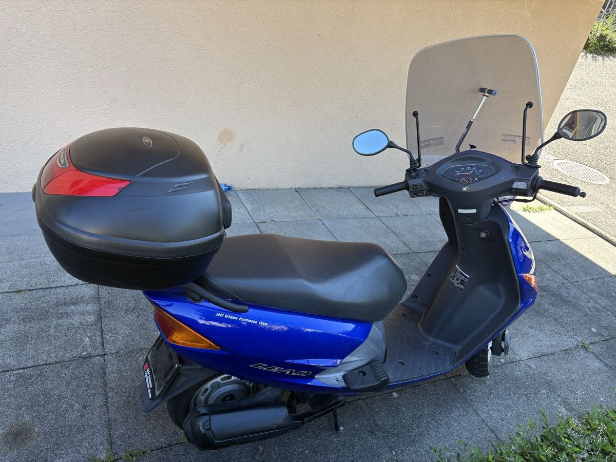 Honda Strasse: Roller Honda blau – Gebraucht aus Hochdorf von si981978