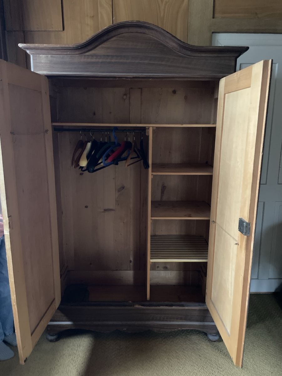 Kommoden: Holzschrank – Gebraucht aus Zürich von spaceally 1