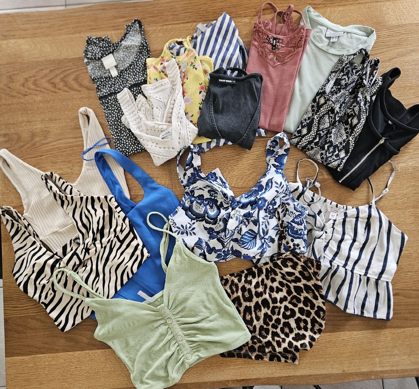 Lots de vêtements: lot taille XS – D'occasion à Vétroz par sas_yln5