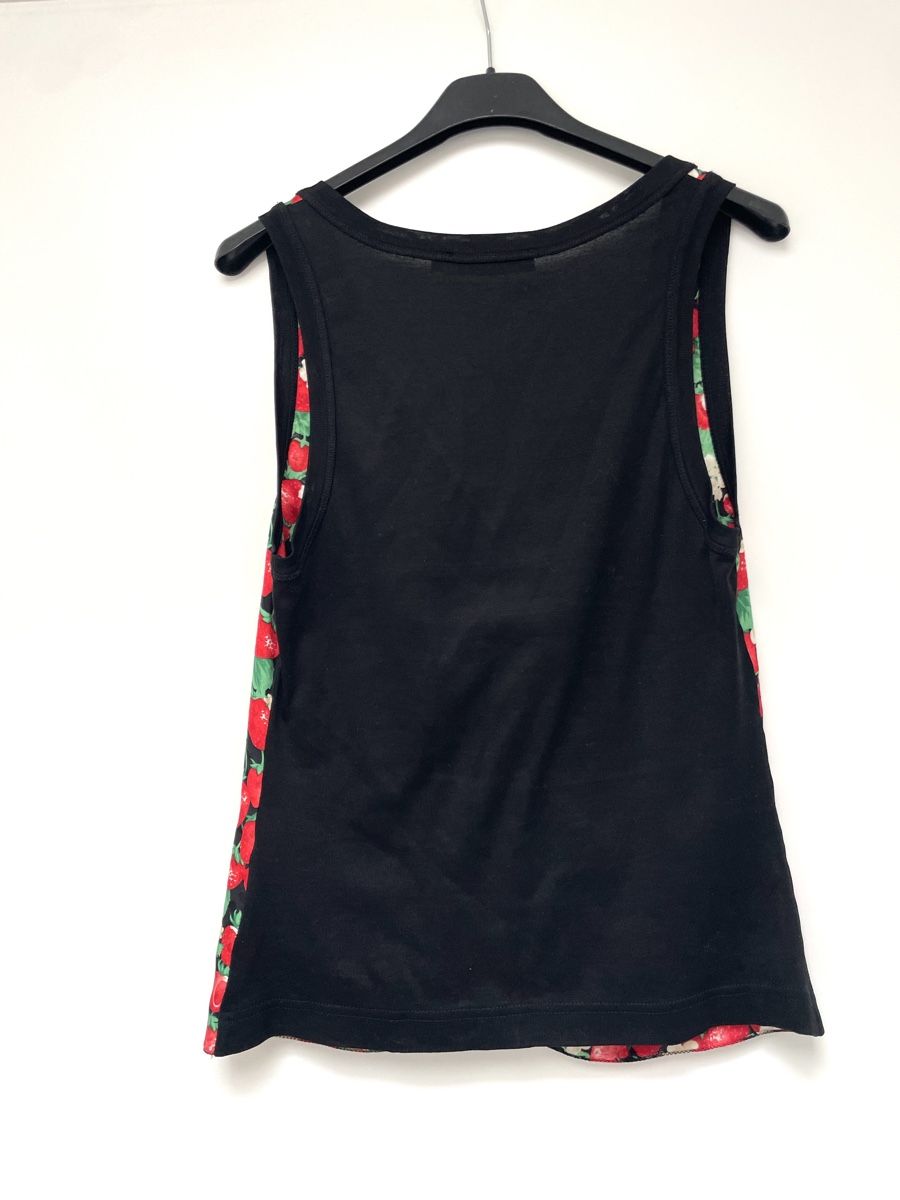 Dolce & Gabbana Top: Dolce & Gabbana Strawberry Top – Usato da Stäfa venduto da Nicole093 2
