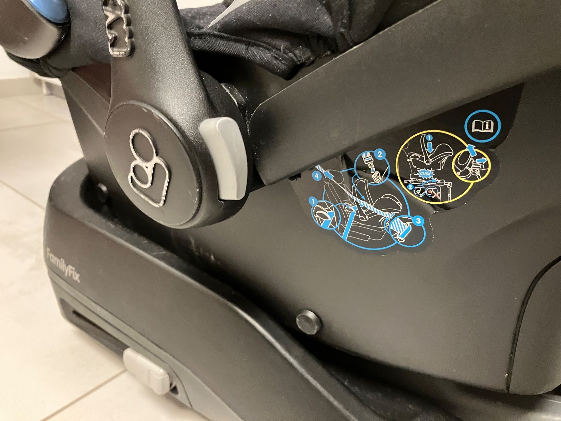 Maxi-Cosi Seggiolini per auto: Maxi-Cosi CabrioFix mit FamilyFix Basis – Usato da Sirnach venduto da ac__kxd5 3