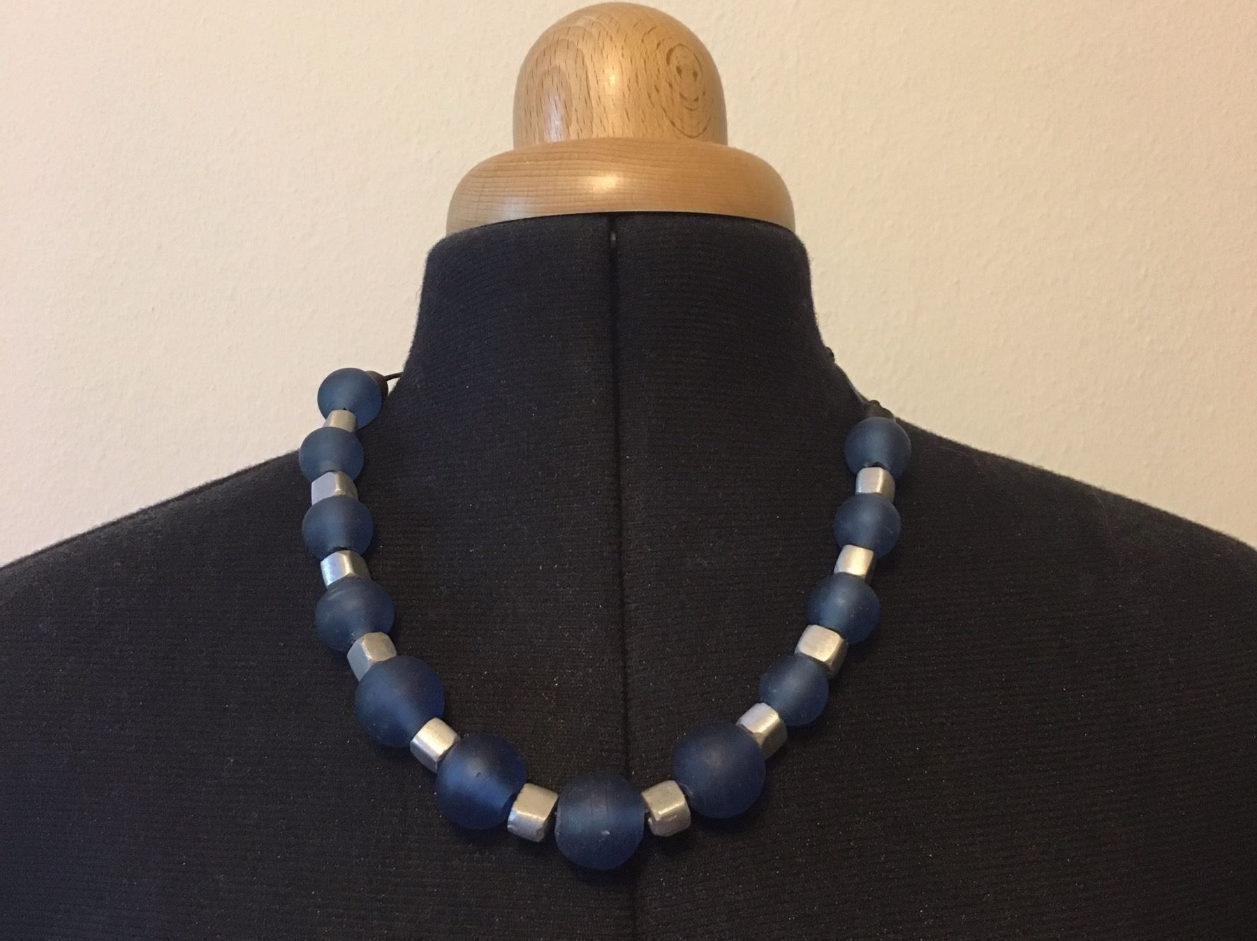 Catenine: Collier fantaisie bleu – Usato da Veyrier venduto da Leilazizou 2
