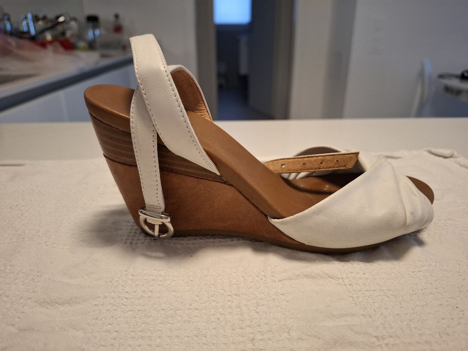 Damenschuhe: Sandali bianchi, con zeppa, n.35 – Gebraucht aus Camorino von ros_cj5f 1