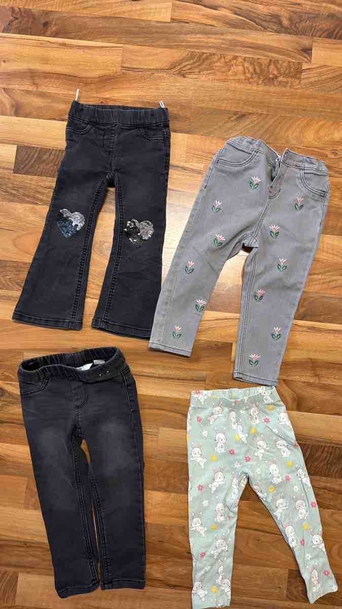 Pantalons: Hosen Set Mädchen Grösse 92 – D'occasion à Bettwiesen par Maori6