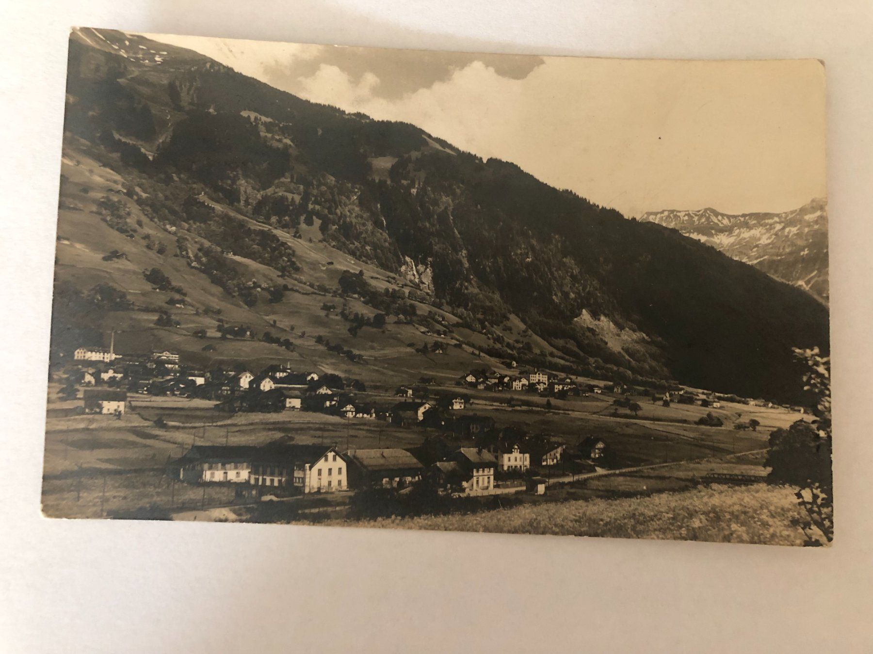 Cartoline postali: Ansichtskarte Engi  Vorderdorf mit Stempel 3.10.23 GLARUS – Usato da Pfäffikon ZH venduto da Waltoversand