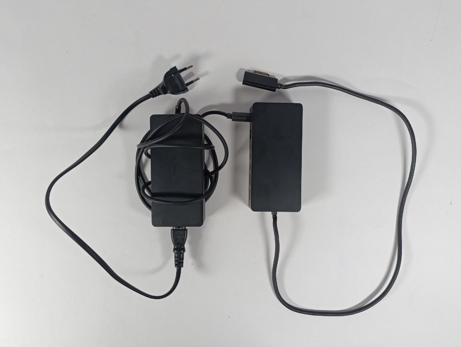 Microsoft Docking station: Docking station 1661 + alimentation pour Microsoft Surface – D'occasion à Thielle par Plusvalue_Neuchatel 4