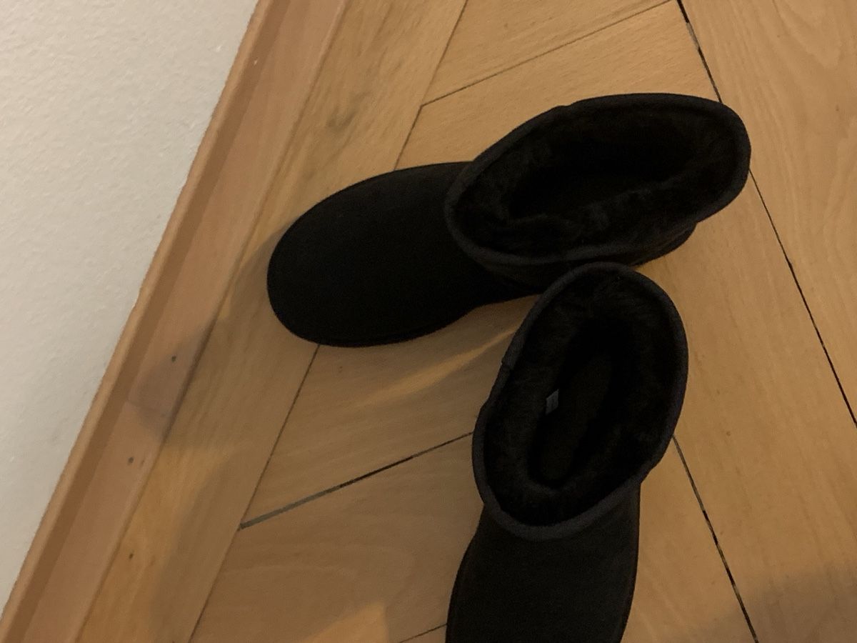 Ugg Scarpe da uomo: Uggs schwarz Gr. 40 BRANDNEU – Nuovo (secondo la descrizione) da Zürich venduto da bellasofia 3