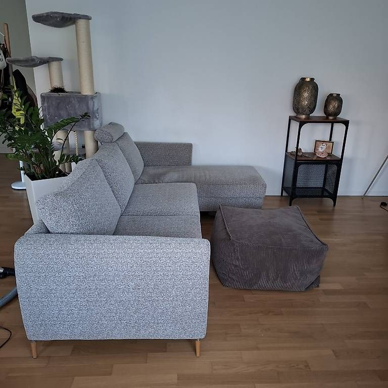 Divani: Tolles Bouclé Sofa mit Stauraum – Usato da Urdorf venduto da ant_8mbq 1