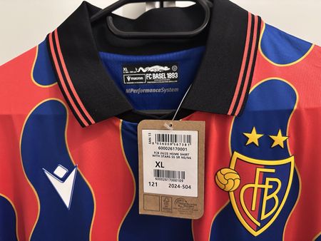 FC Basel 24/25 Home Trikot Macron Grösse XL mit Etikett