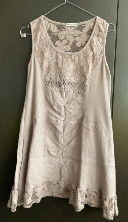 Robe sans manches en lin beige avec dentelle, taille 38
