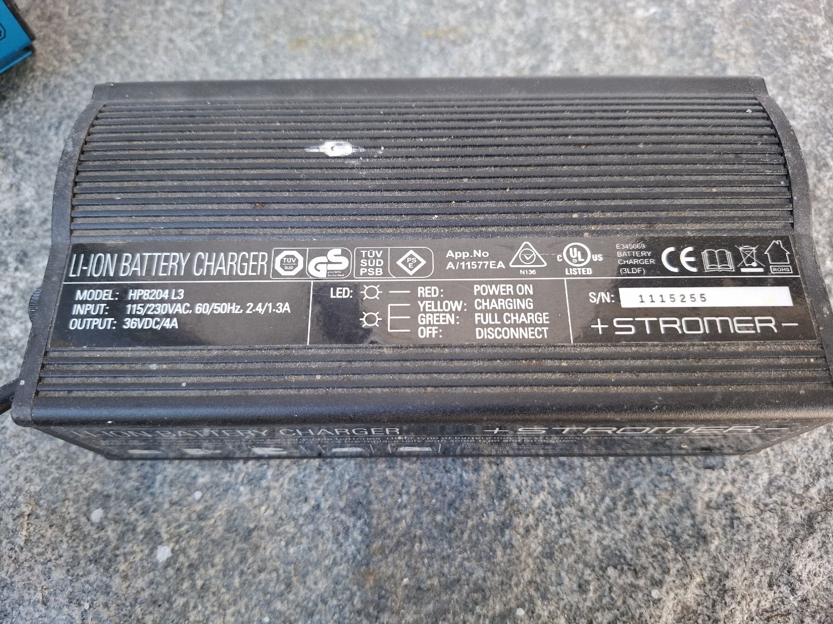 Chargeurs: Stromer E-Bike Ladegerät  – D'occasion à Subingen par gerber22 2