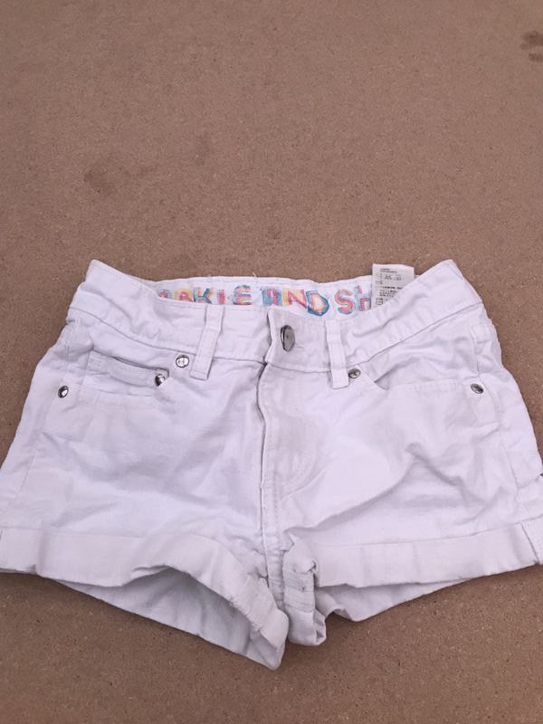 Pantaloni: Mädchen Shorts weiss 134 – Usato da Bergdietikon venduto da antovale