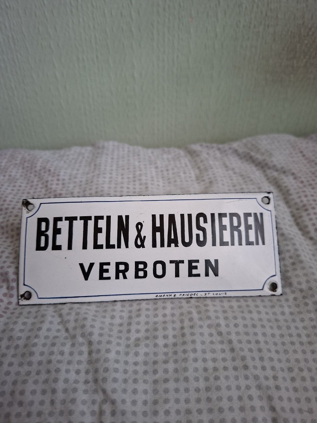 Insegne: Haustūren Emailschild alt ,gebraucht – Usato da Ganterschwil venduto da HeidiuPeter