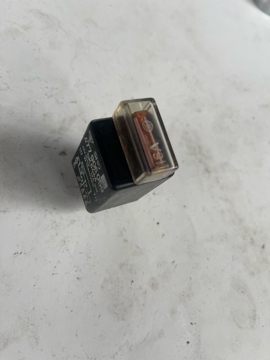 Componenti elettronici: Oldtimer Relais für Porsche – Usato da Altbüron venduto da Garage-Bulak 1
