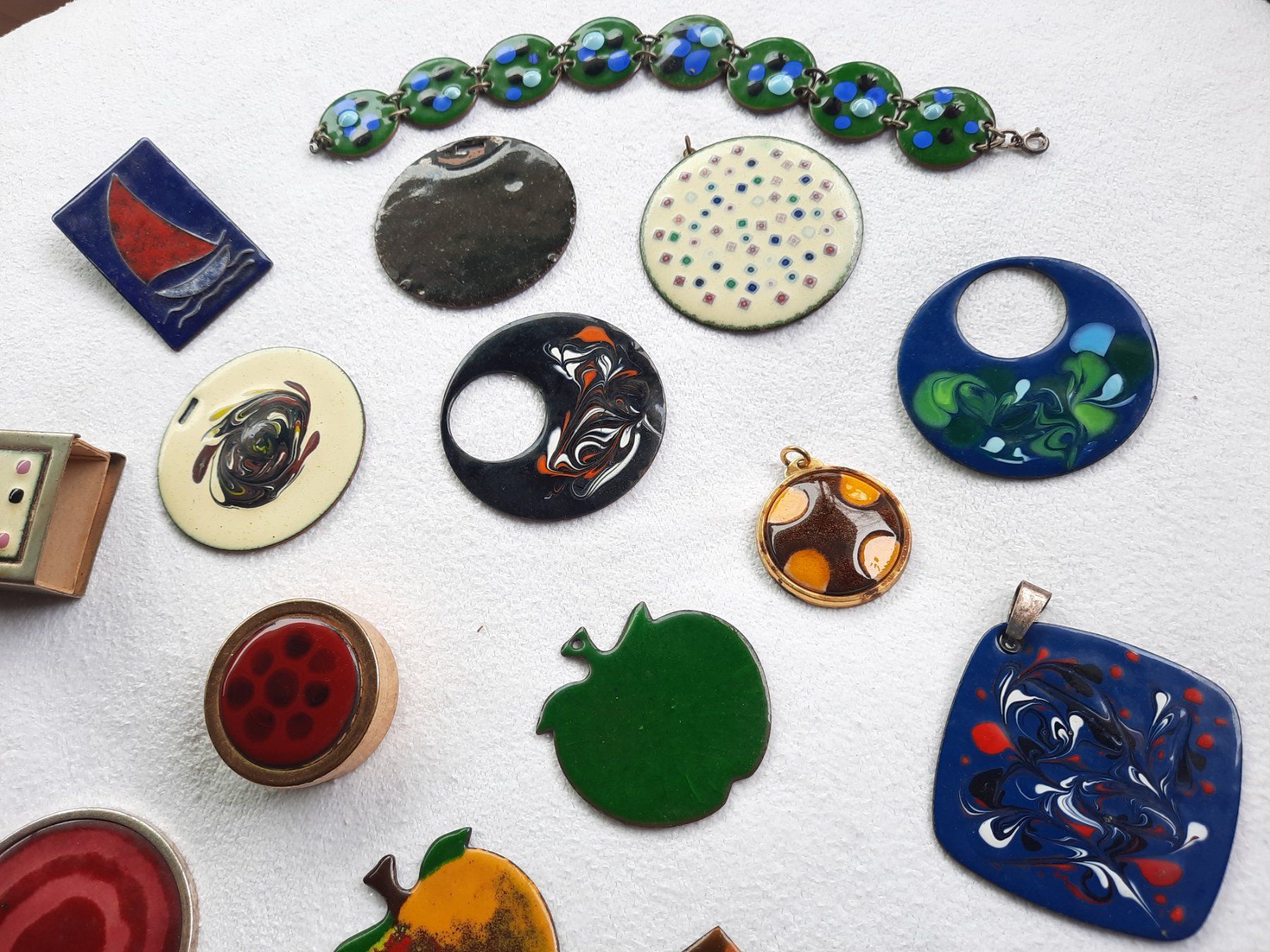 Altri gioielli: Vintage Email Schmuck und Schmuckteile – Usato da Weinfelden venduto da JoeBaer 2