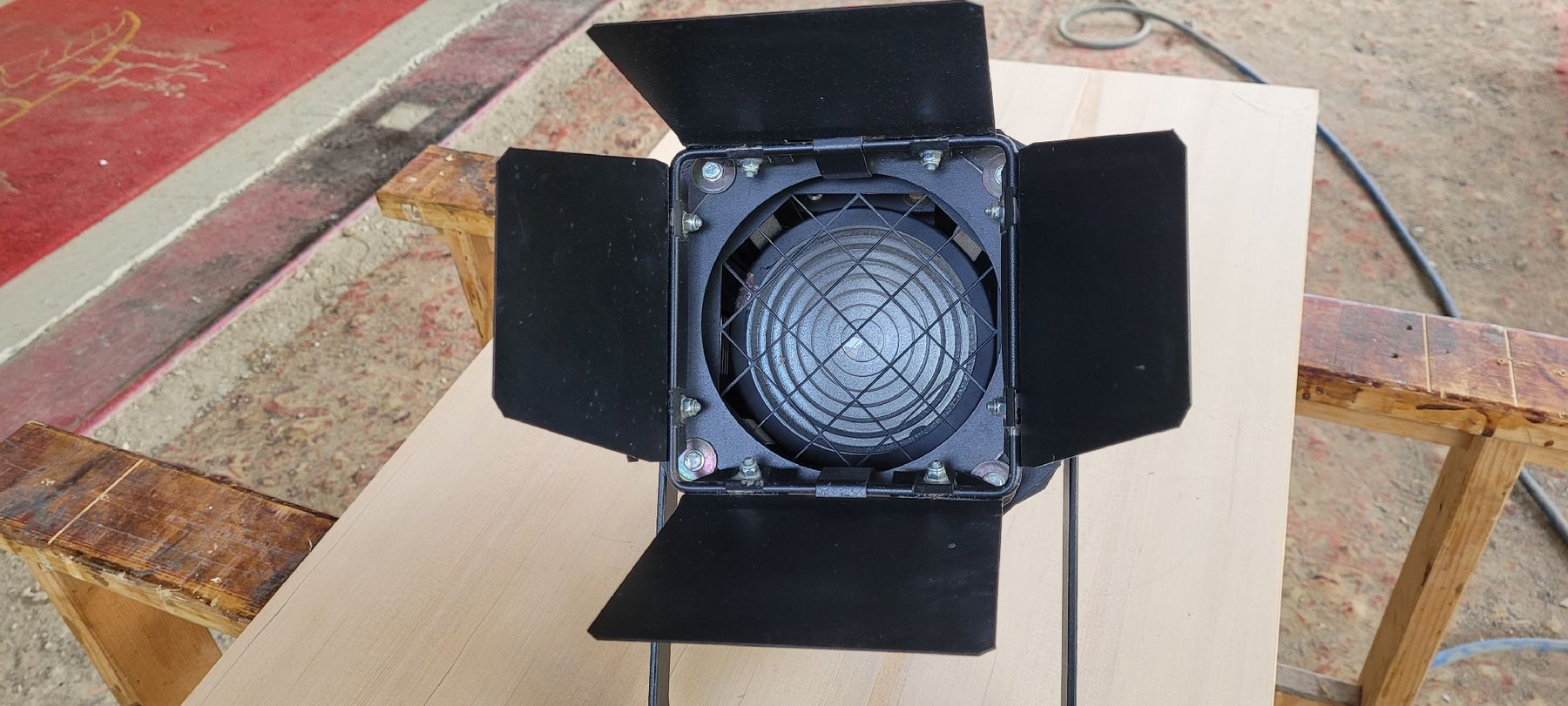 Lampade: Lot de projecteurs et éclairages scéniques,  divers état – Usato da Tavannes venduto da Blvp 4