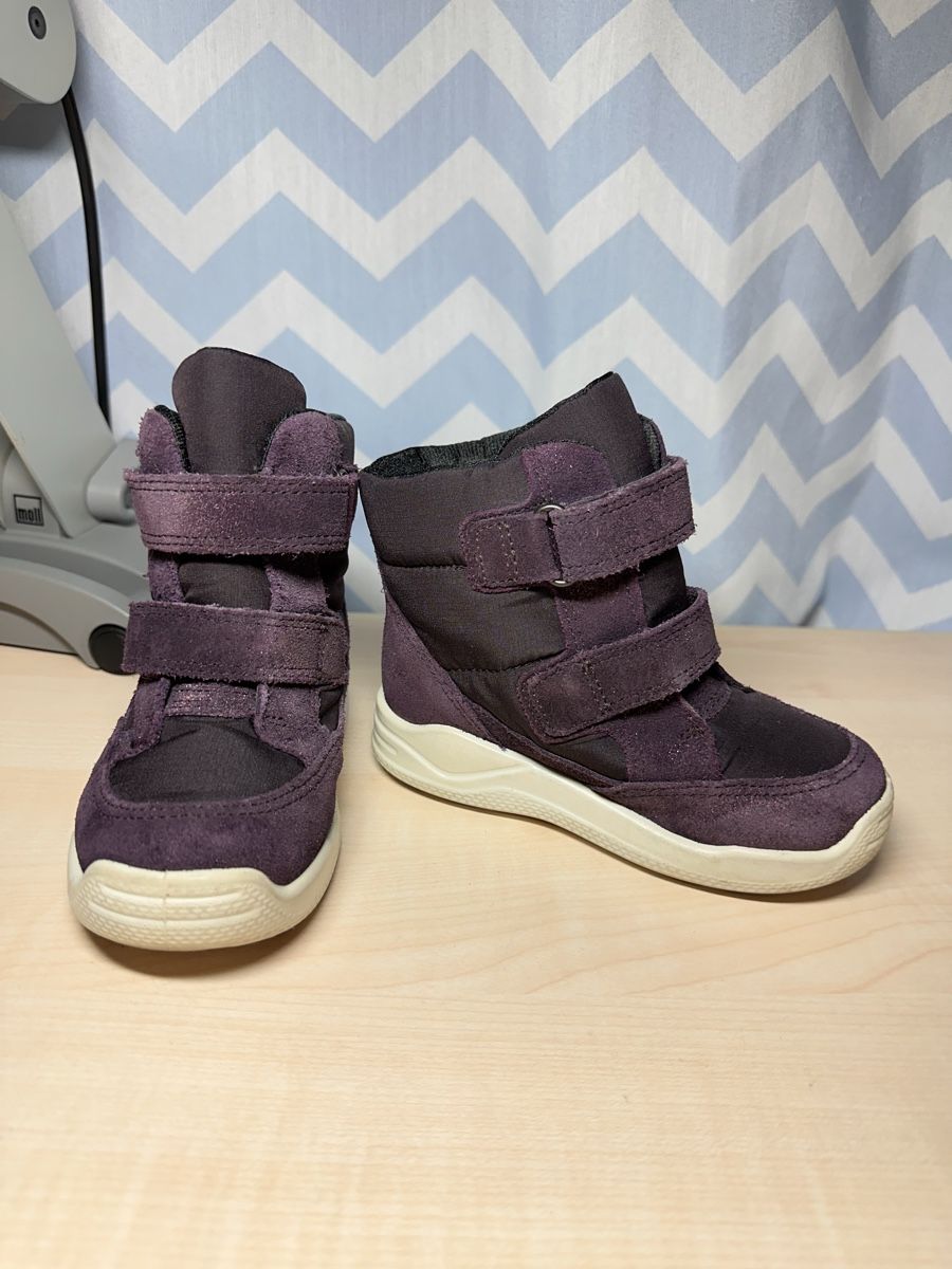 Chaussures garçon: ECCO Winterschuhe Gr. 24, Goretex – D'occasion à Zürich par Lena.17