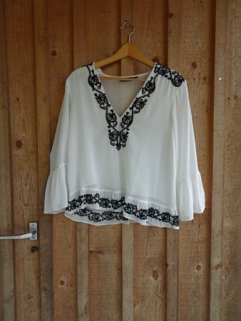 Weiss-schwarze ZARA Bluse Gr. M - 42571