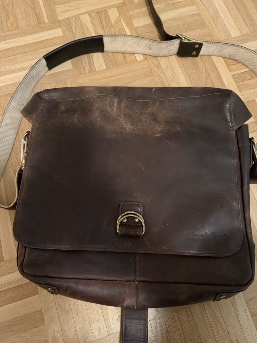 Borse: Leder Umhänge Tasche – Usato da St. Gallen venduto da Youneverwalkalone 1
