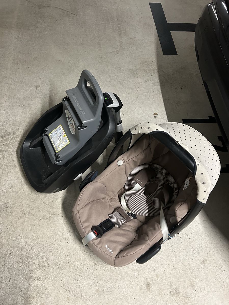Maxi-Cosi Seggiolini per auto: Maxi-Cosi Pebble Babyschale mit Station – Usato da Hinwil venduto da Lionel1905. 2