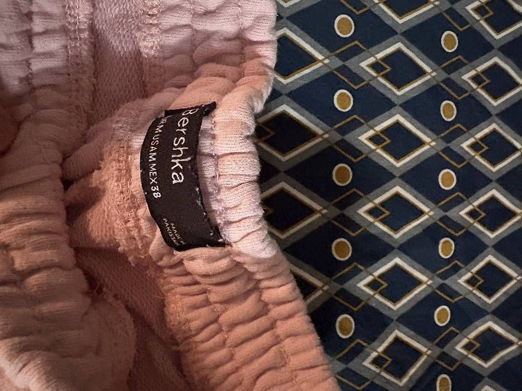 Hosen: Bershka - short rose taille M – Gebraucht aus Geneve von tom_d7f8 1