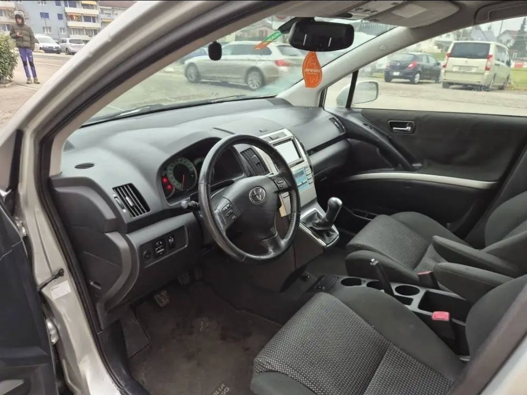 Toyota Automobili: toyota corolla verso 2.2 pour export – Difettoso da La Neuveville venduto da ewa_b2h6