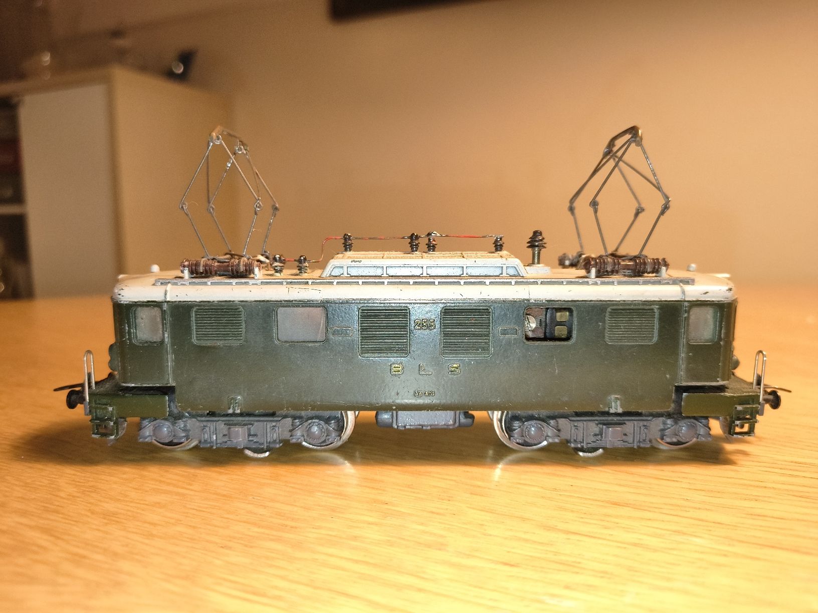Trix Modellini di ferrovie: TRIX EXPRESS Ae 4/4 BLS – Usato da Zürich venduto da Rockoplay 1