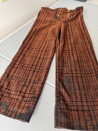 Warme Herbst-Hose, handgefertigt und unikat, braun kariert