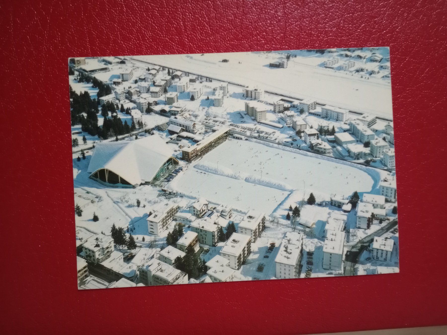 Ansichtskarten: Davos Flugaufnahme Eisfeld Eishalle Winter 1990 – Gebraucht aus Küttigen von Melisch1000