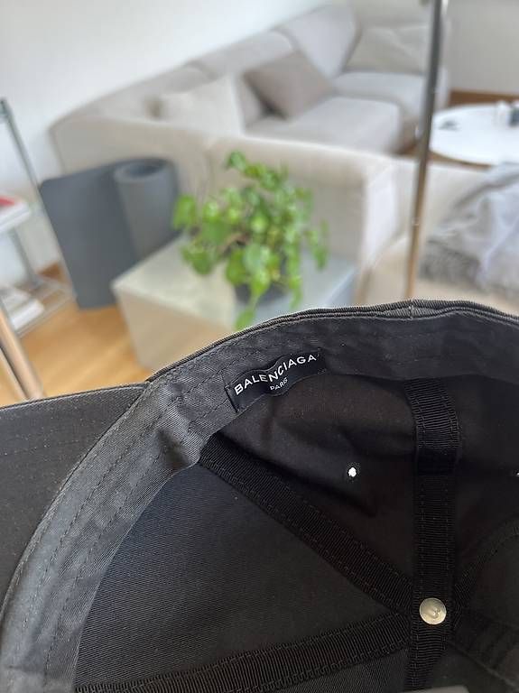 Copricapi, berretti & cappellini: Balenciaga Cap Black – Usato da Basel venduto da jul_dfc7 2