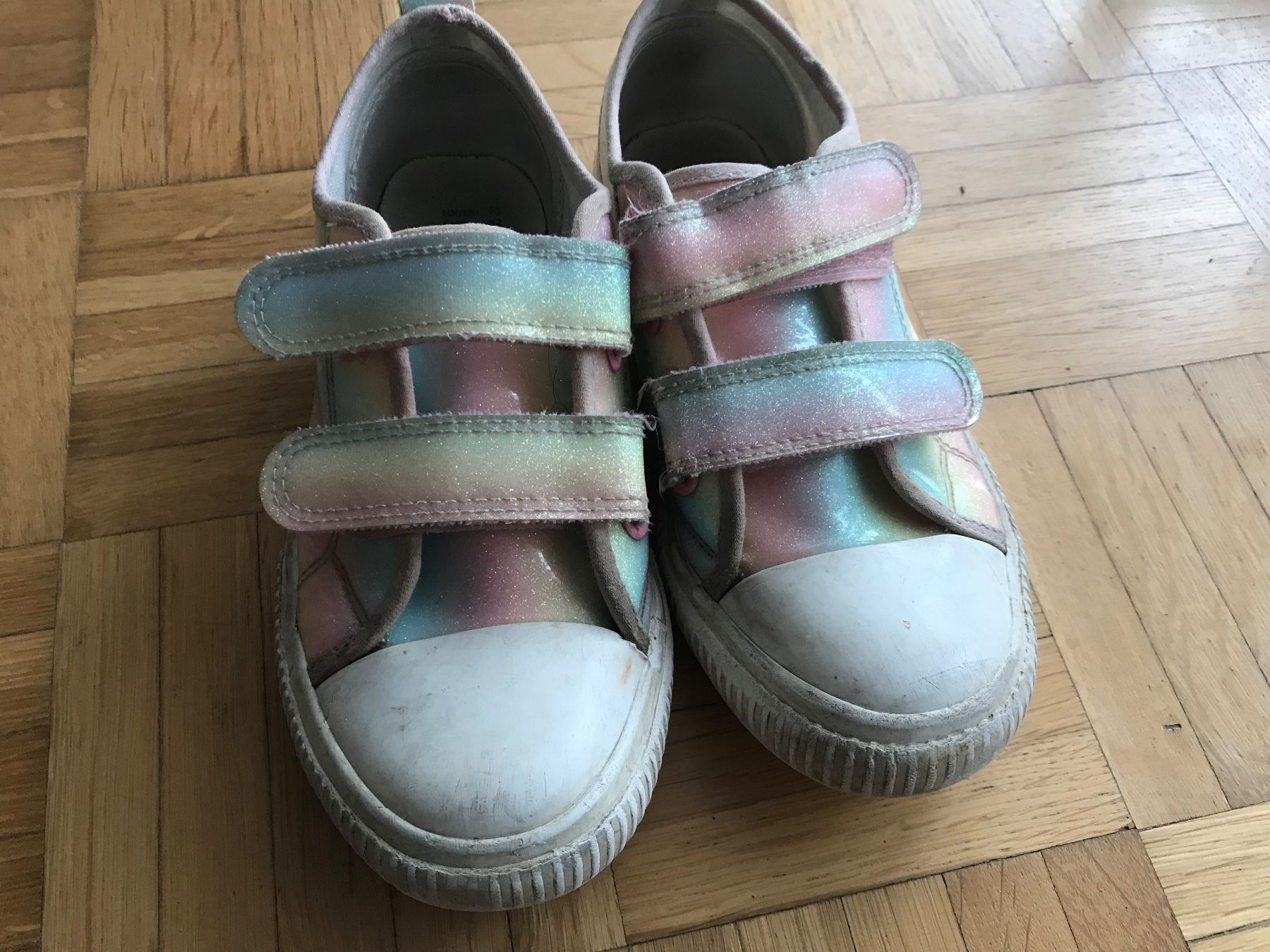 Scarpe per ragazze: Mädchen Schuhe mit Glitzer-Regenbogen-Farben Grösse 32 – Usato da Emmenbrücke venduto da Hathor123 1