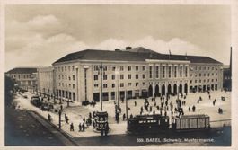 Mustermesse Basel, Schweiz, Tram mit Wagen (Vorhänge!)
