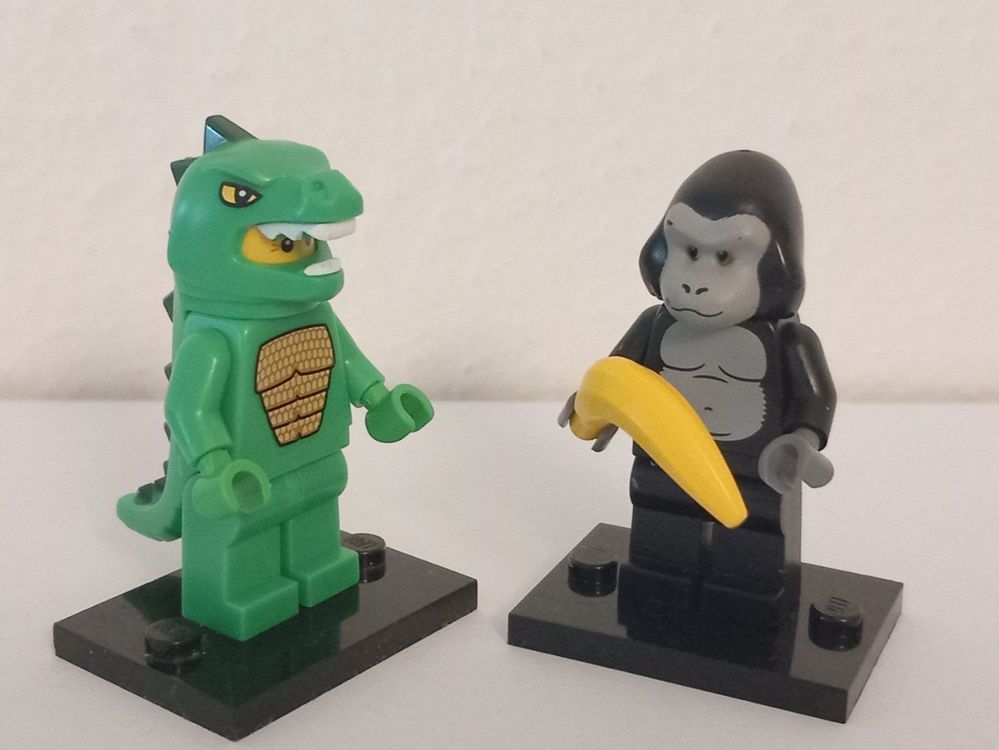 LEGO 2 FIGURINES DEGUISEMENT GORILLE ET LEZARD (Gebraucht) in Bernex ...