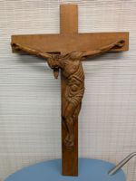 Grosse Jesusskulptur aus Holz