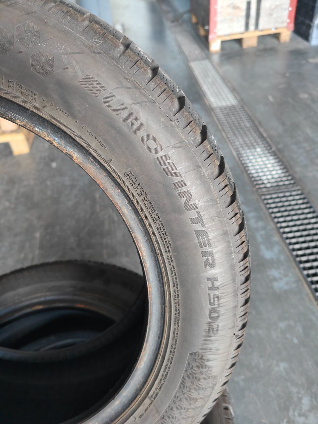 Pneus & Kompletträder: Winterreifen 205/55 R16 – Gebraucht aus Oberengstringen von Reifen-Lagerverkauf 1