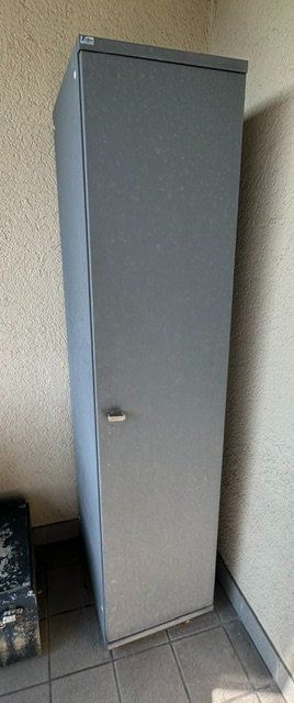 Lista Garderobe: Lista Garderobe oder Putzschrank – Gebraucht aus Zürich von monheg