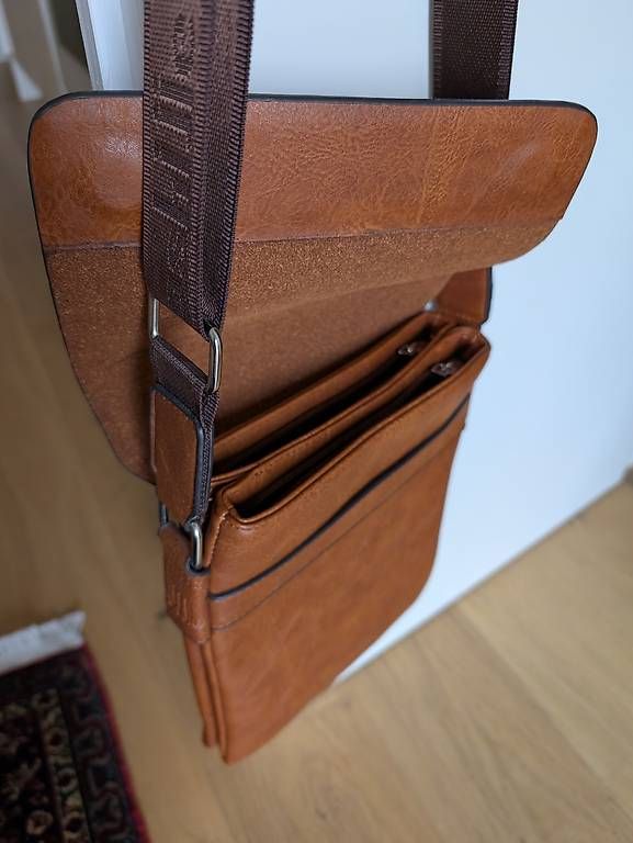 Taschen: Umhänge Tasche aus Leder – Neu (gemäss Beschreibung) aus Zofingen von bue_nd8b 4