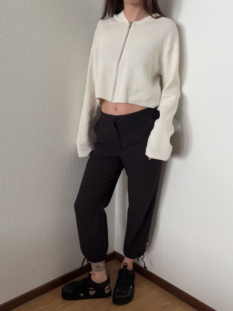 Pantaloni: Vintage Black drawstring casual capri trousers – Usato da Knonau venduto da Grapesvintage 6