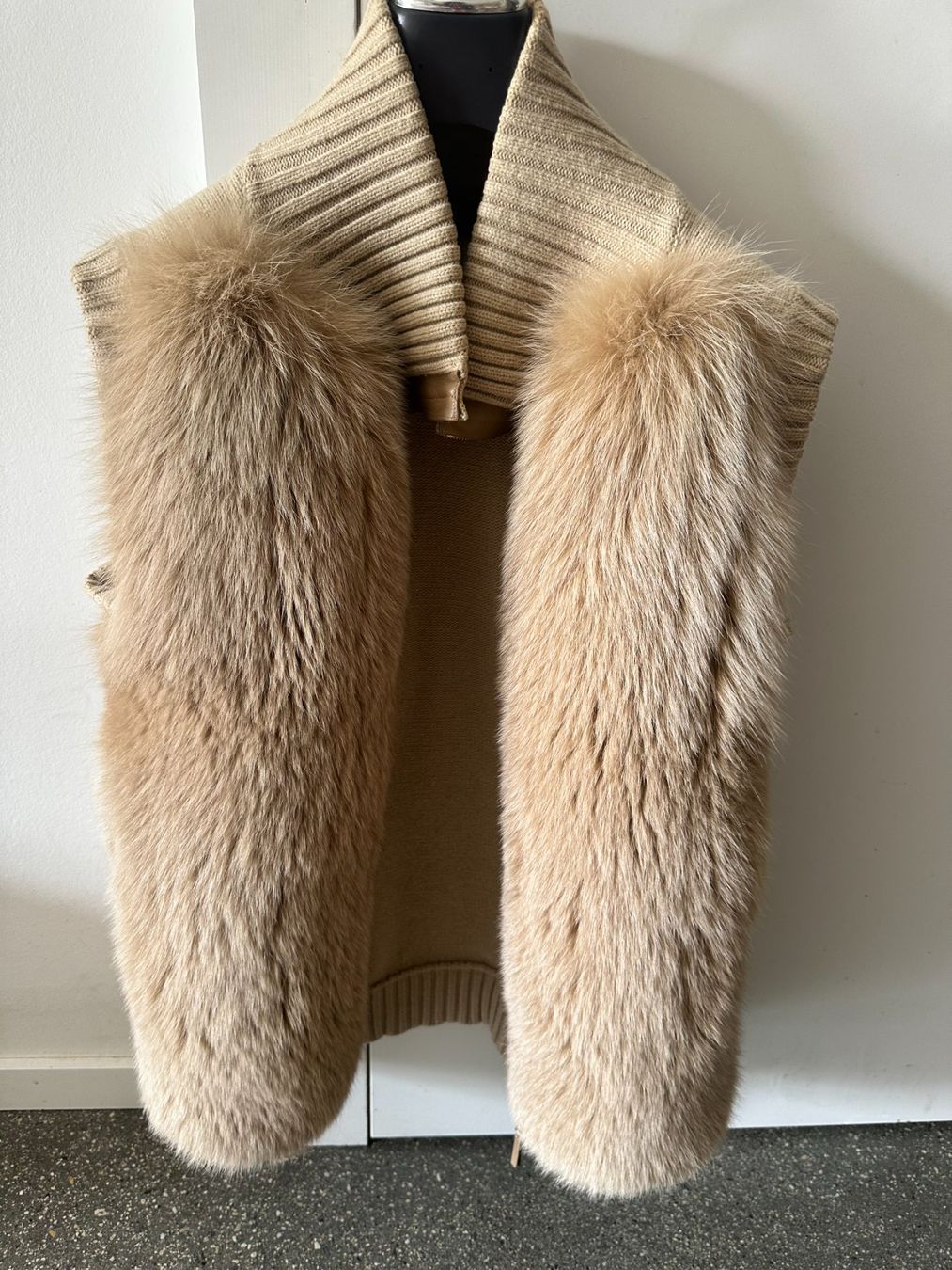 Gilet & Giacche senza maniche: Luxus Winterweste Louis Vuitton Winterweste Fuchspelz – Usato da Genève venduto da Mycollection 9