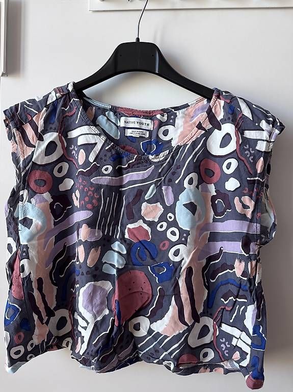 Blusen: Native Youth Musterbluse bunt Gr. S - cropped – Gebraucht aus Zürich von mar_lwx5 2