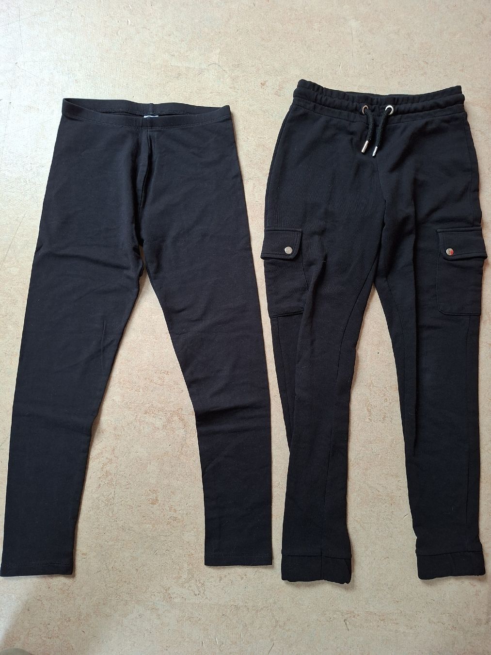 C&A Pantalons: C&A Mädchen Hosen Set, Schwarz, Gr. 146 & 152 – D'occasion à Klingnau par vollmond36