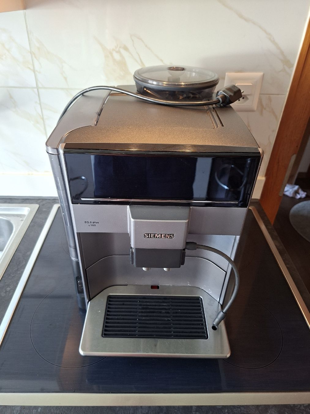 Siemens Macchine per caffè & Macchine per espresso: Siemens EQ 6 plus s100 – Usato da Lungern venduto da Lena189